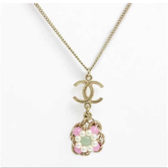 CHANEL Jewelry - ❤️❤️SOLD❤️❤️Chanel Pearls Flower Necklace